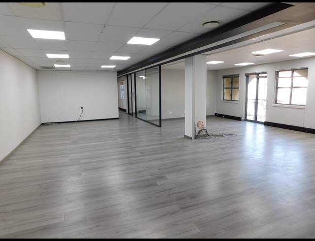 188M² OFFICE TO LET IN HYDE PARK